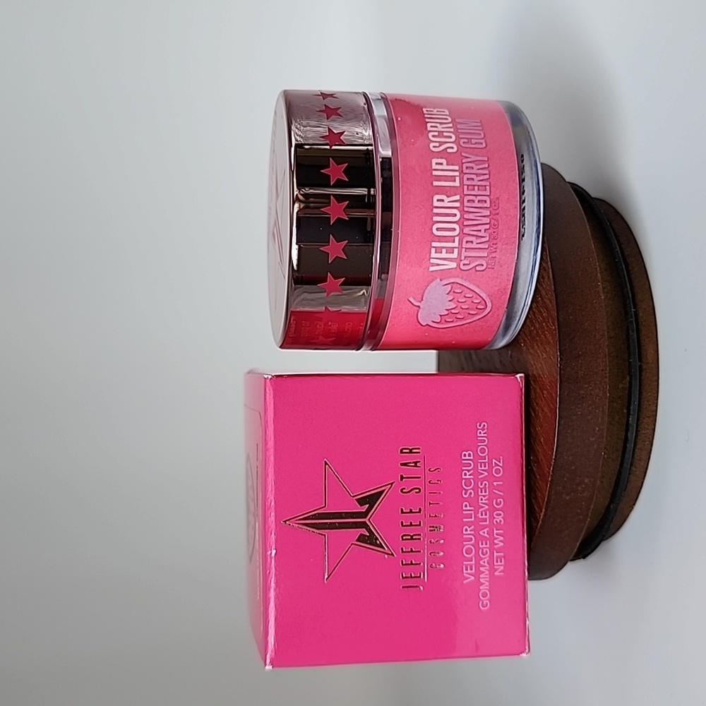 Jeffree Star Velour Lip Scrub - Strawberry Gum (Original Packaging) 🍓